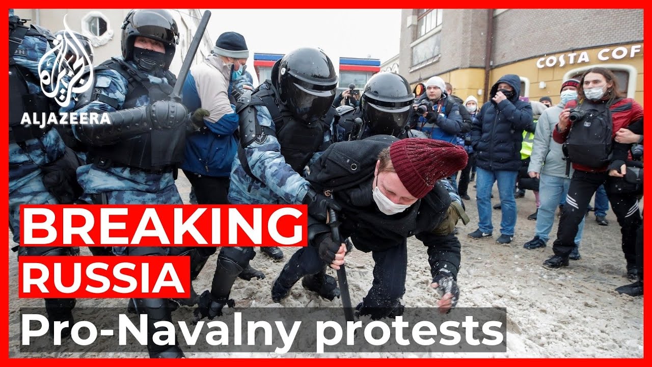 Russia arrests hundreds as crackdown on Navalny allies continues