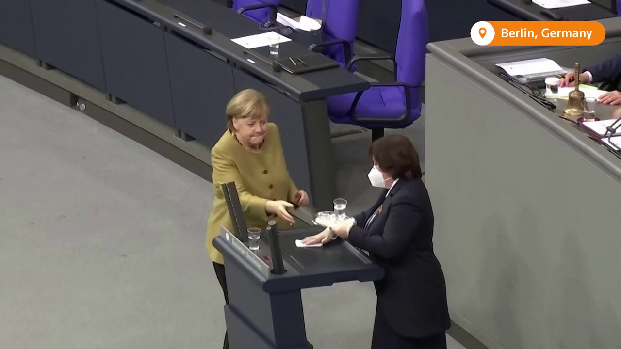 Merkel panics after forgetting face mask