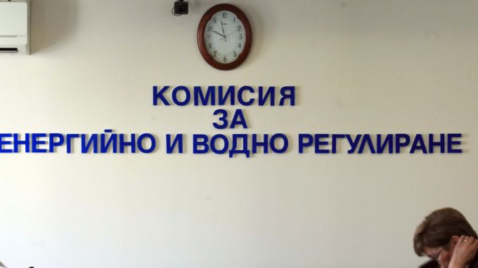 КЕВР: Няма основания за преразглеждане на цените на парното и тока