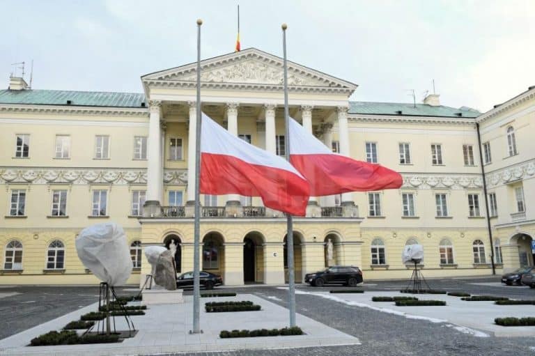 Полша стартира триседмична национална карантина