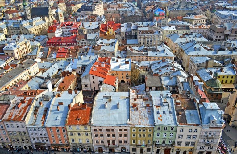 Заразените с COVID-19 в Украйна надминаха 1 милион