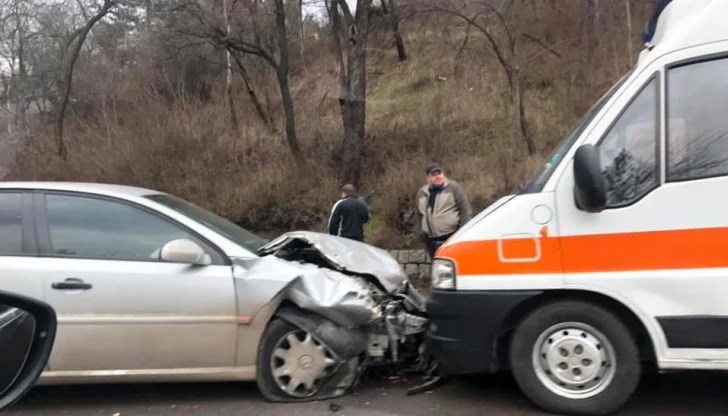 Кола и линейка се удариха край Владая