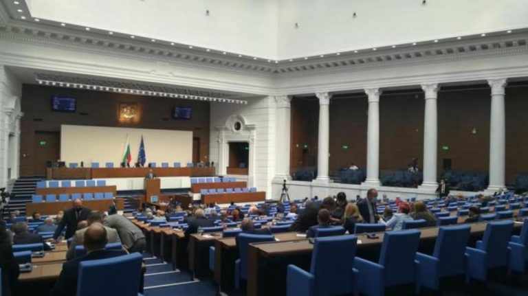 Парламентът одобри България да има споразумения за още две COVID ваксини