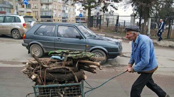 Евростат: Всеки трети българин живее на студено