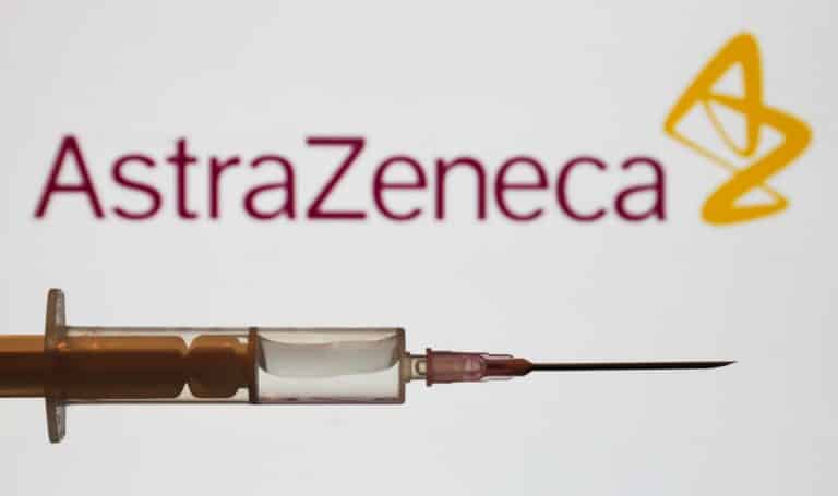 AstraZeneca обеща по 2 млн. дози на седмица от ваксината си