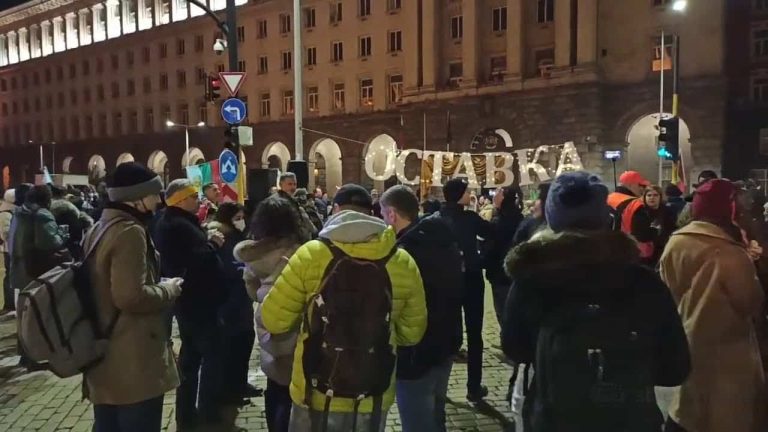 Протестиращите определиха среща на Каракачанов преди „Панорама“