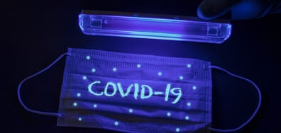 Ученици с изгаряния от UV лампа срещу Covid-19 в училище