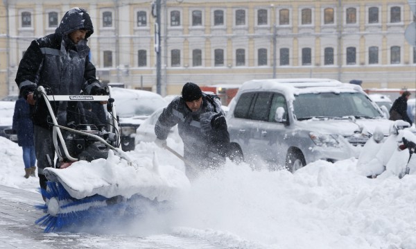 Хаос и отменени полети в Русия заради студеното време