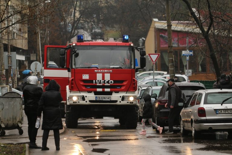 Взрив и пожар в столичния кв. „Гео Милев“