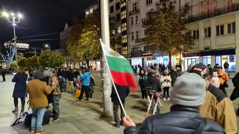 Протестът отново блокира бул. „Дондуков“ пред МС