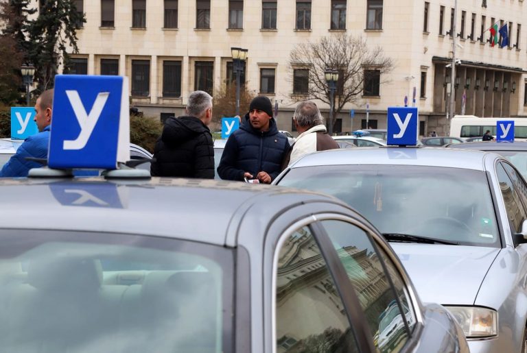 Автоинструкторите се вдигнаха на протест