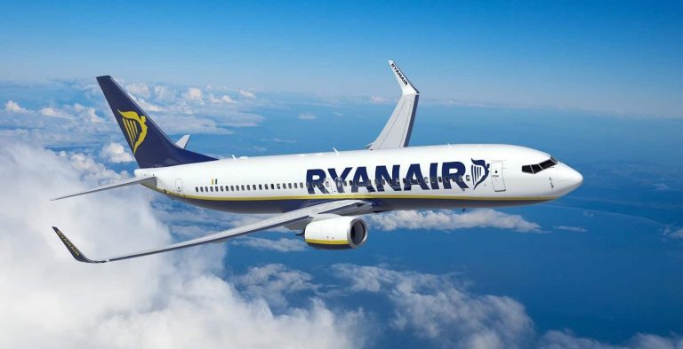 Какво е „призрачен полет“ и защо Ryanair не се отказва от него?