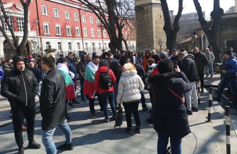 Заведения, фитнеси и казина се вдигнаха на протест в Русе