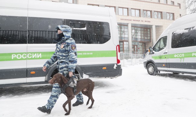 Полицията в Русия задържа лидери на опозицията