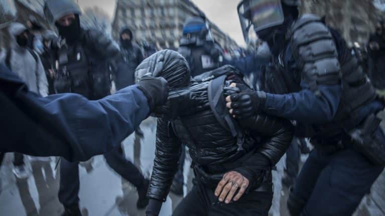 Пет жени задържани във Франция по подозрения в тероризъм