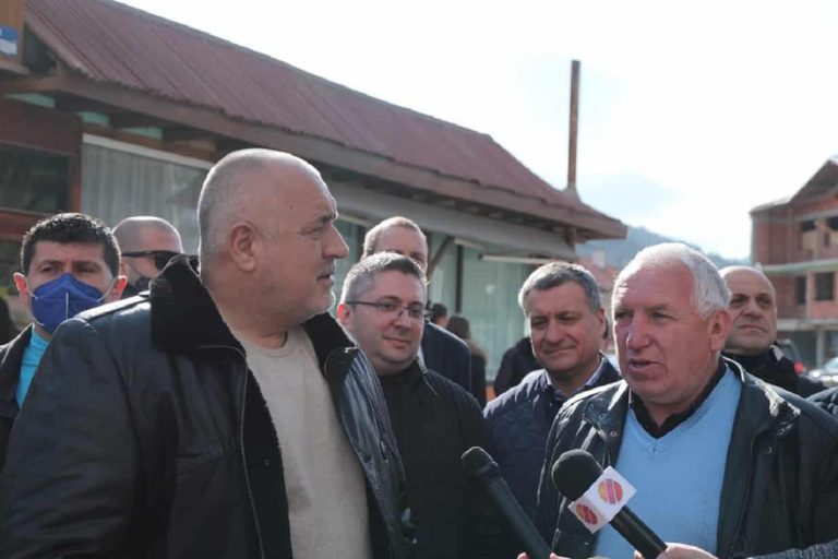 Борисов изгуби най-голямата си трибуна – тази в парламента, сега се рее из народа