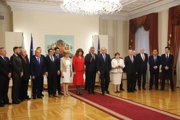 Партия „Служебното правителство“ – алтернативата не се е родила, а умира