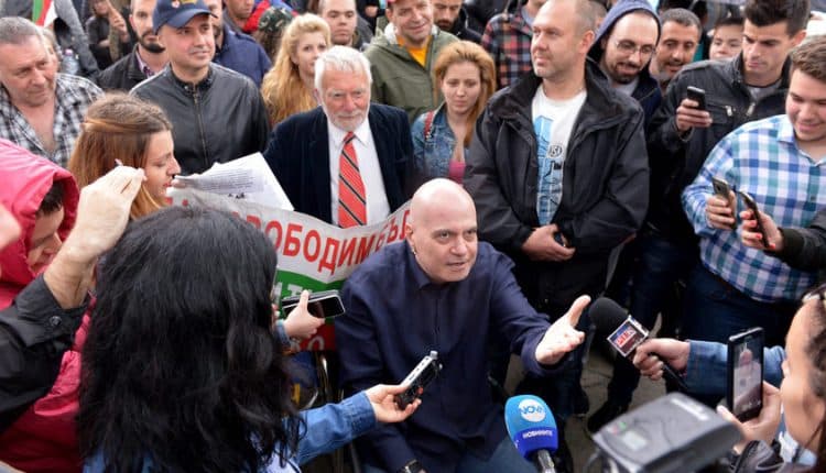 Георги Киряков, политолог: Може да има правителство на окопитило се задкулисие, недекларирана подмяна или ”избори до дупка”