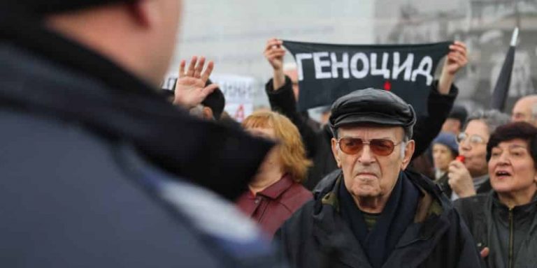 Политическа пропаганда в действие:  ксенофобия, болшевизъм и спящият красавец Гешев