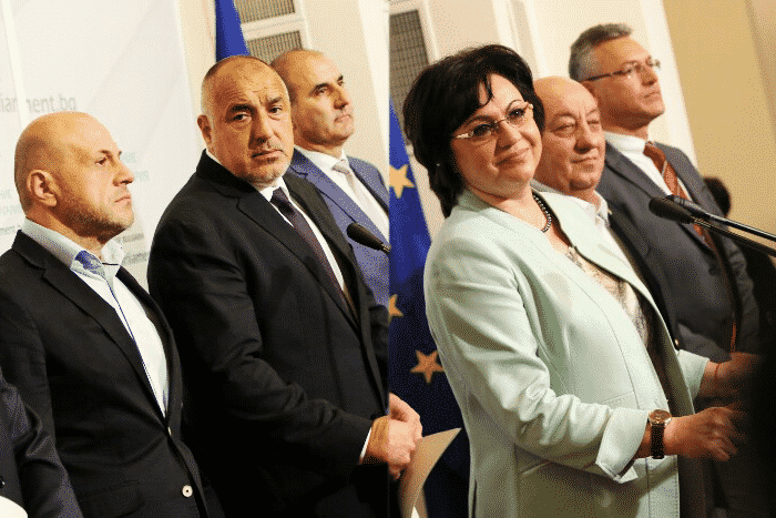 Кризата ескалира: Нинова иска оставката на здравния министър, а Борисов – на президента