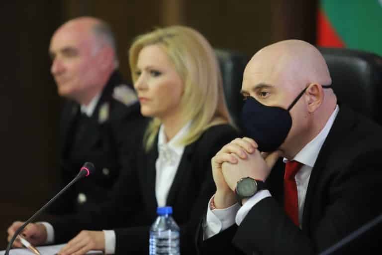 „Докато Иван Гешев е главен прокурор, вие ще правите точно каквото ви кажем“: Проговори другата страна от „Осемте джуджета“  (ВИДЕО)