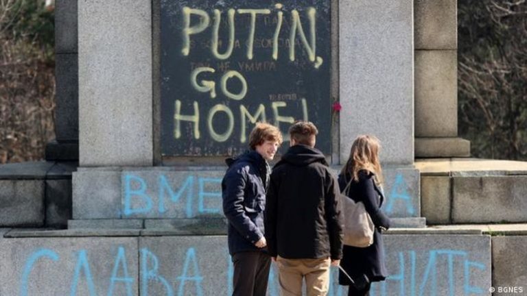 „Politiko“: Войната в Украйна извади на бял свят трайното влияние на Кремъл в България