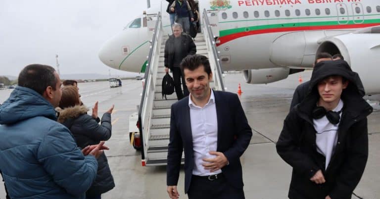 Казусът с българския кораб „Царевна“: Някой лъже – Петков или моряците