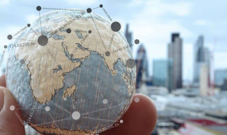 Аркади Шарков, макроикономист: Както винаги политиците ни  качват на потъващ кораб