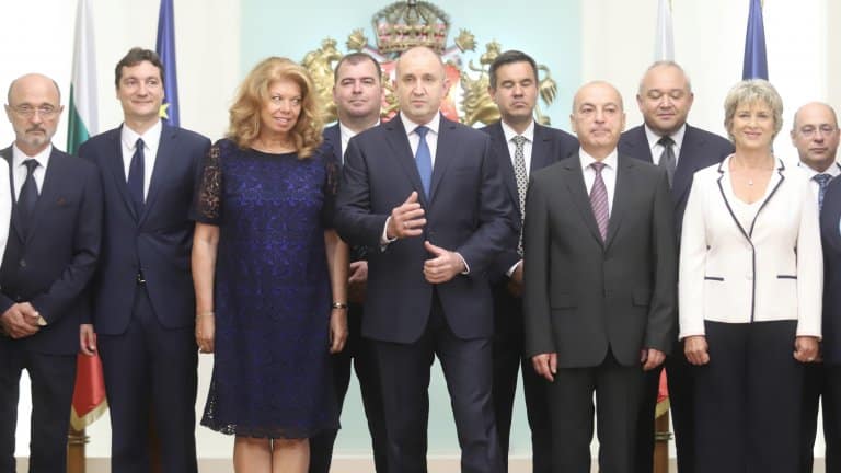 Апел към служебния кабинет: „Да се икономизира политиката, а не да се политизира икономиката и българските интереси“