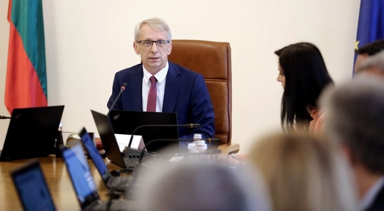Денков: Чака ни тежка зима, ако военните действия в Израел ескалират