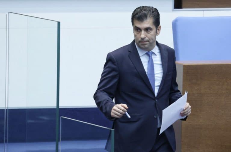 Кирил Петков подаде оставка като депутат, започва срещи из страната