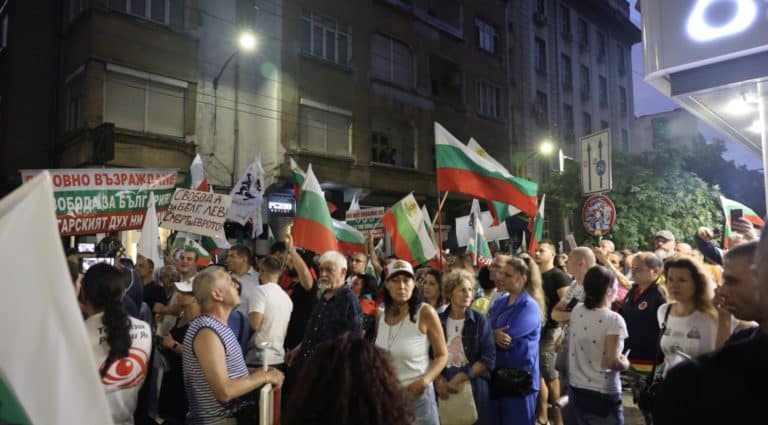 Протестиращите срещу еврото настояха за оставка на кабинета