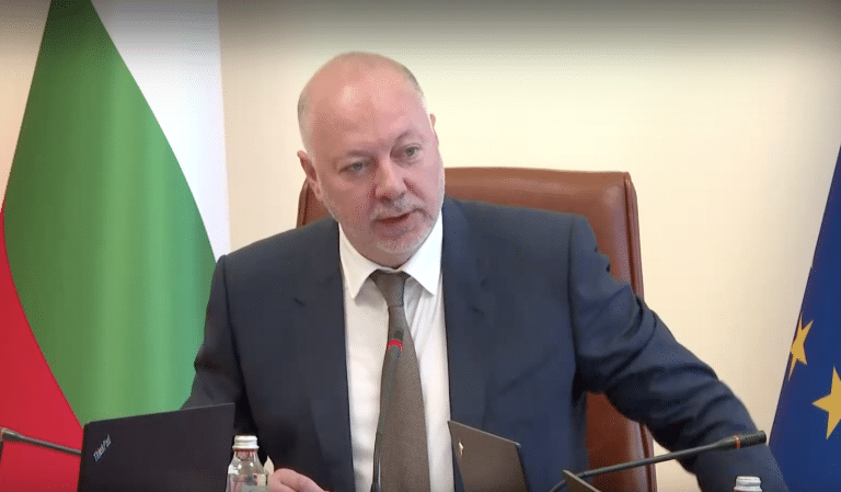 Желязков: Тол камерите да санкционират движението на коли в аварийната лента