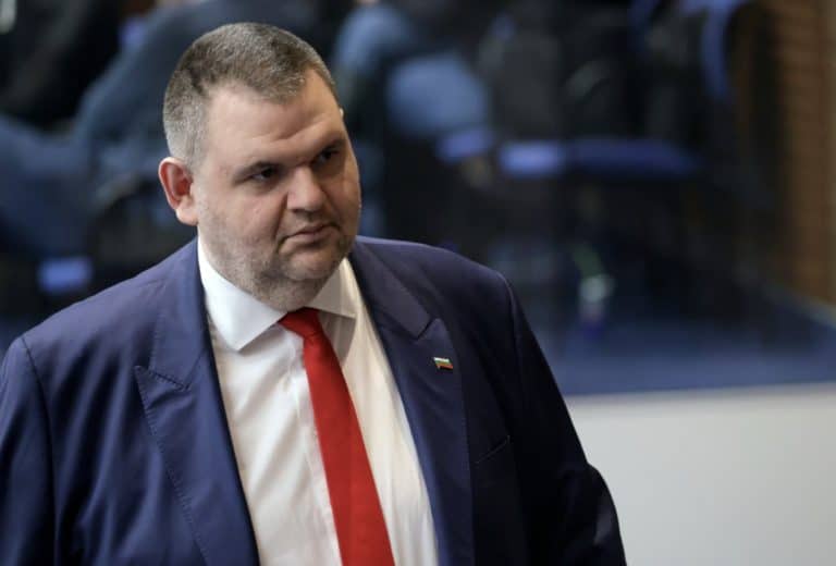 До седмици ще стане ясно дали Пеевски ще бъде обявен за единствен председател на ДПС